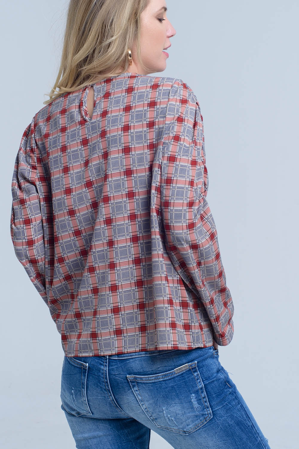 Top granate con estampado a cuadros Q2