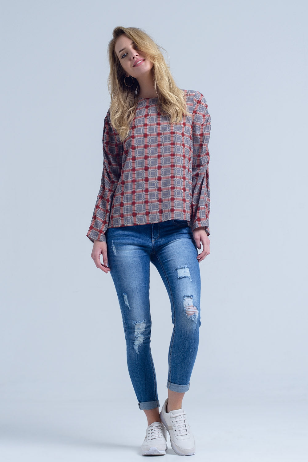 Top granate con estampado a cuadros Q2