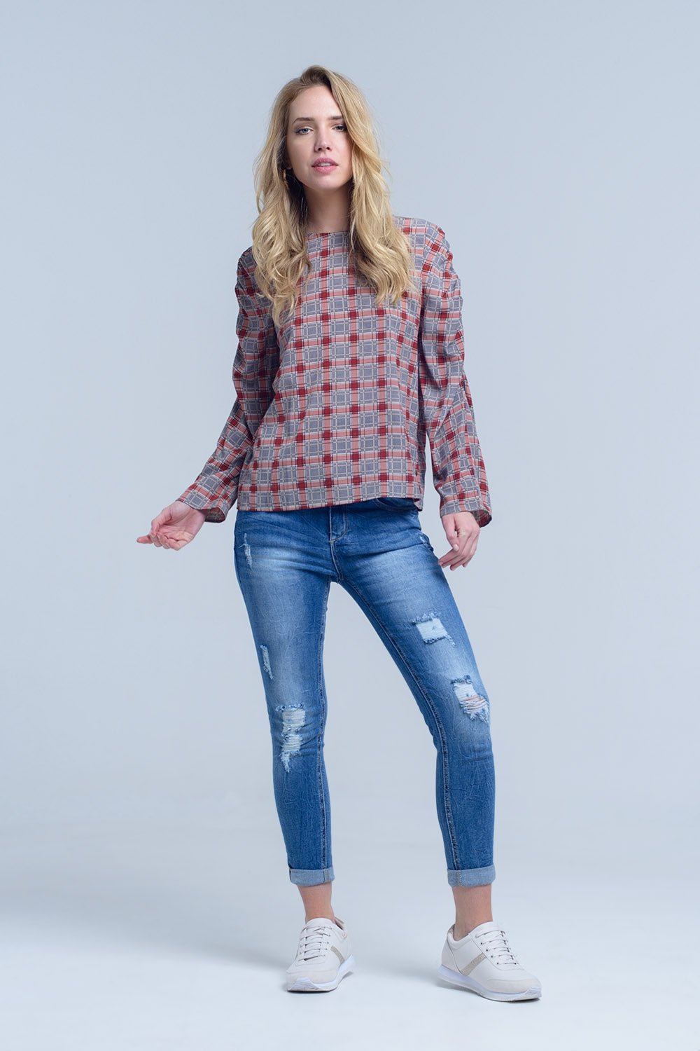 Top granate con estampado a cuadros Q2