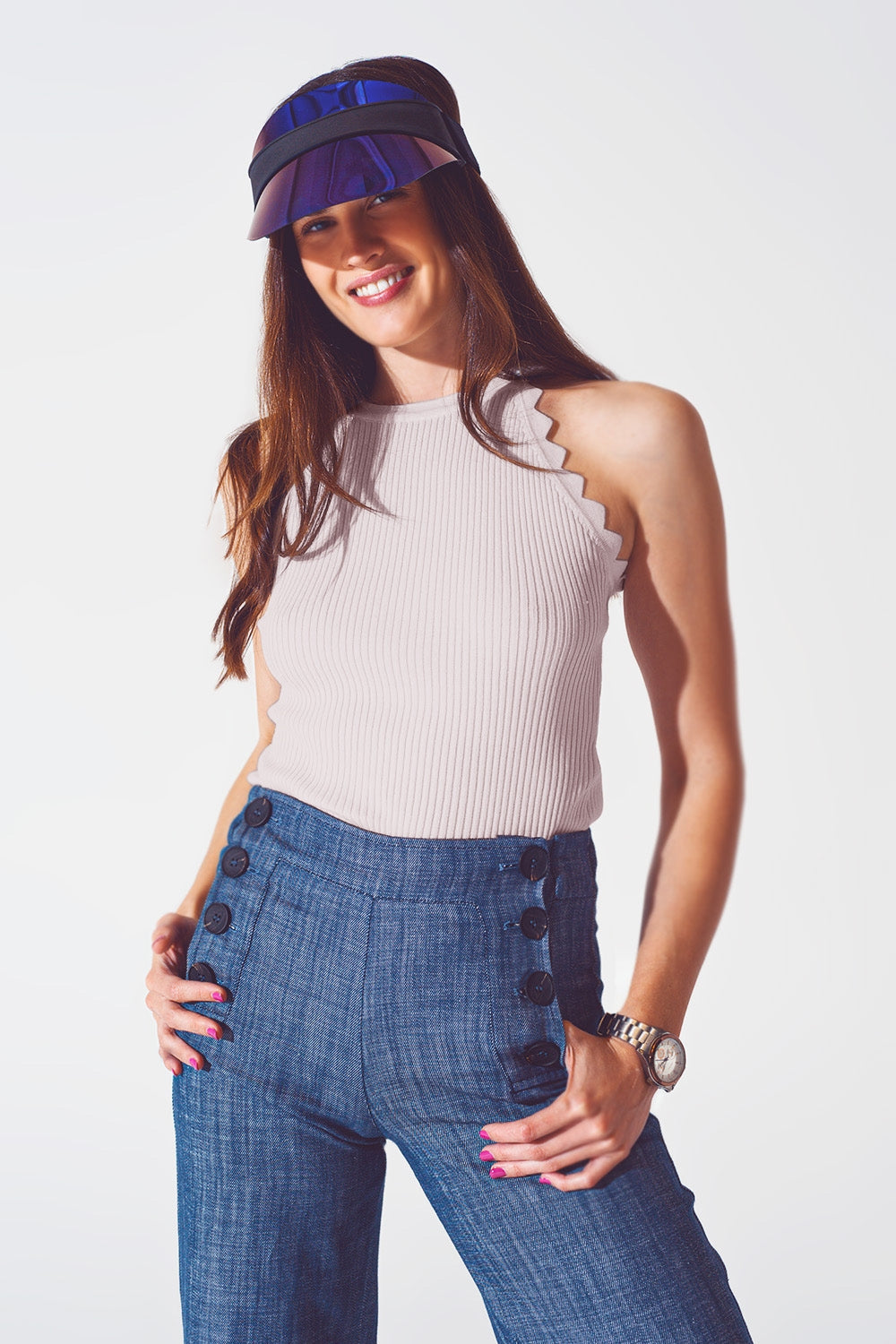 Top halter acanalado con acabado festoneado en beige Q2