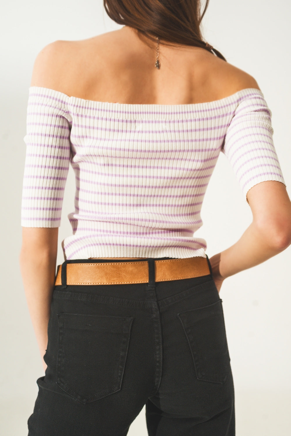 Top lila a rayas con escote Bardot Q2