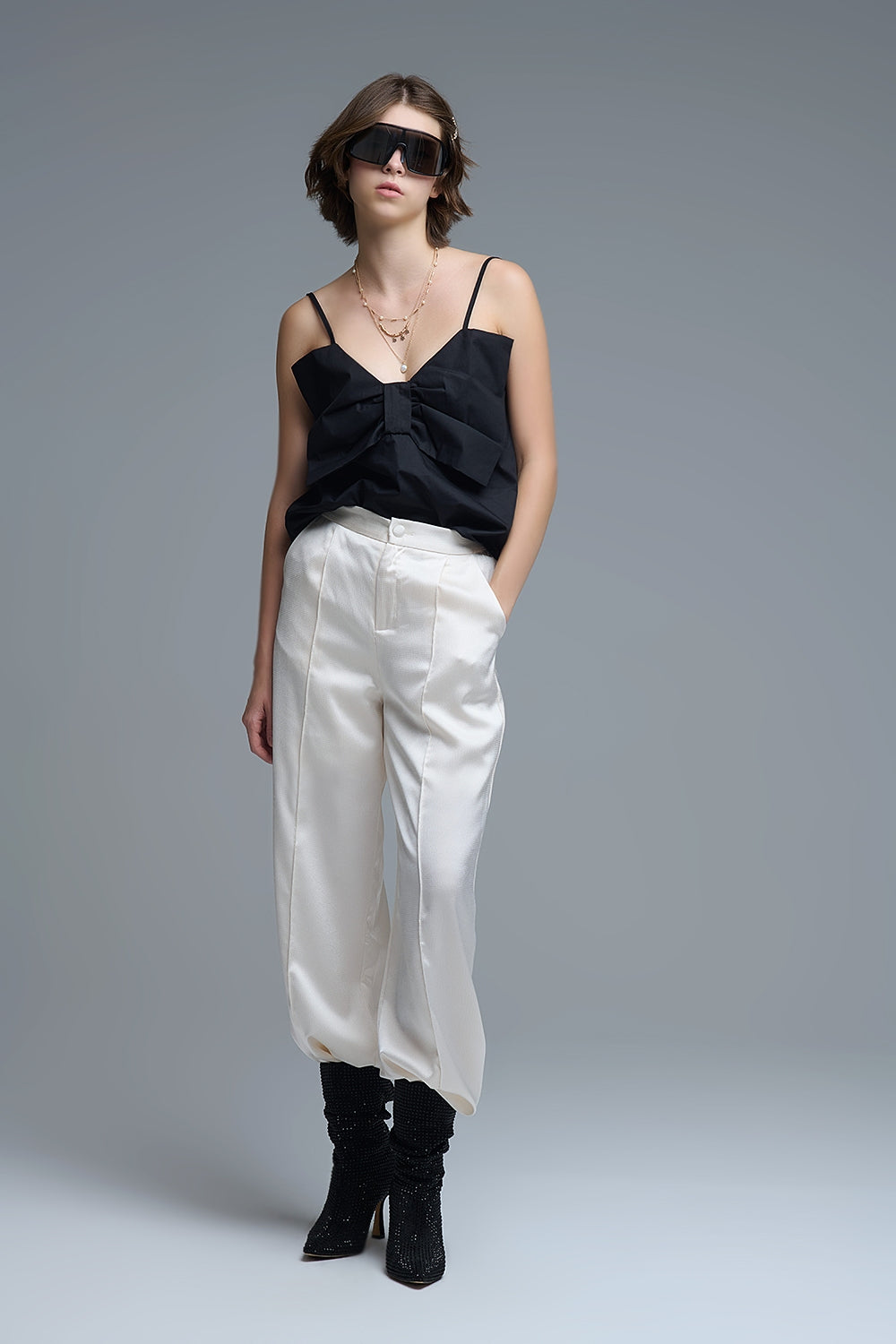 Top negro de popelina con detalle de lazo Q2