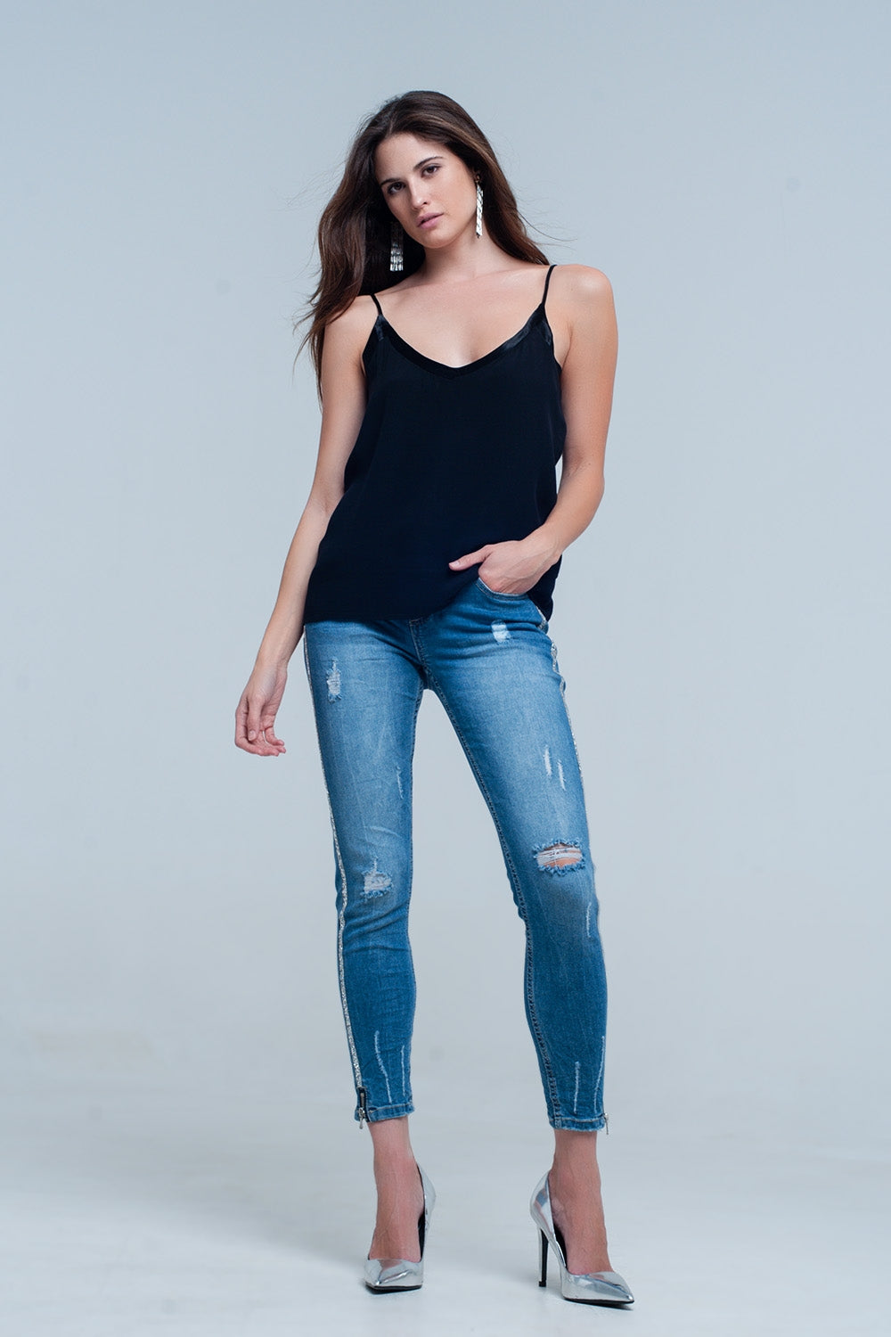 Top negro de tirantes con detalle de brillo Q2