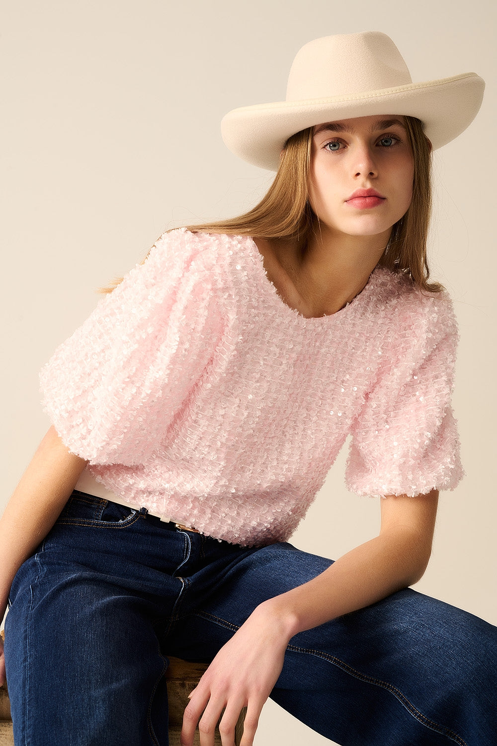 Q2 Top rosa con detalle de lentejuelas y mangas globo