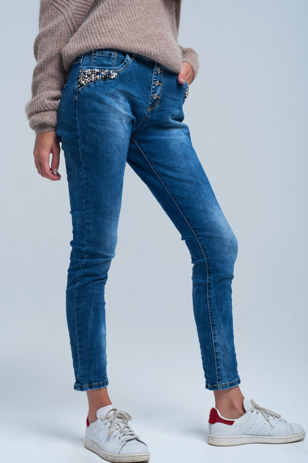 Q2 Vaquero boyfriend azul con perlas