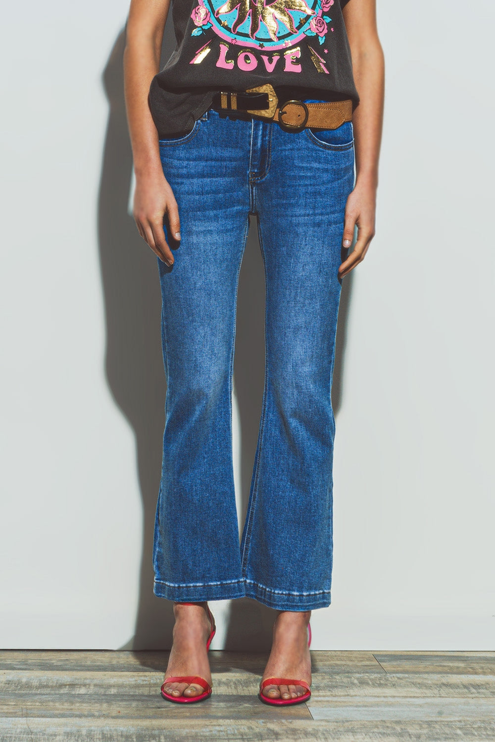 Vaqueros acampanados de cintura con doble botón en denim azul Q2