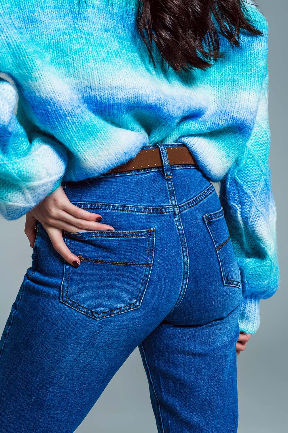 Vaqueros ajustados básicos de denim elástico en lavado medio Q2