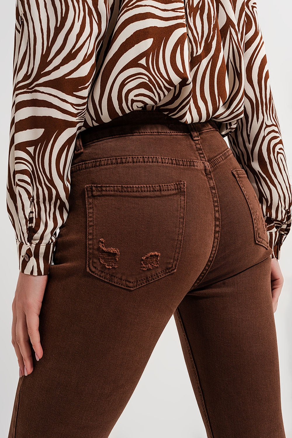 Vaqueros ajustados marrones y bajo sin rematar Q2