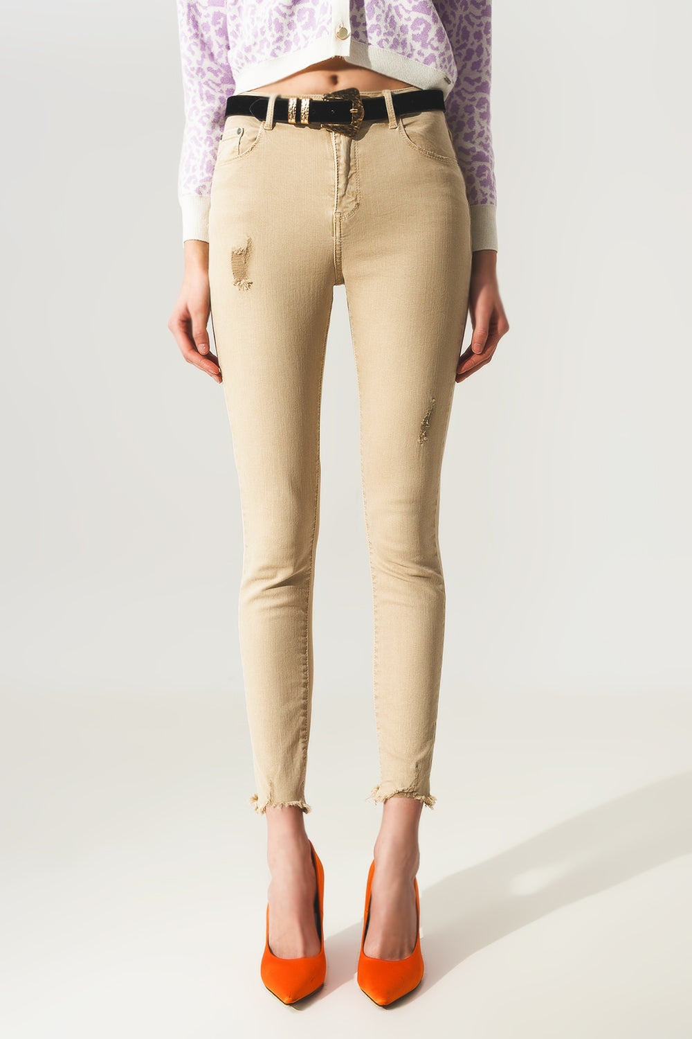 Q2 Vaqueros beige de talle alto y corte pitillo