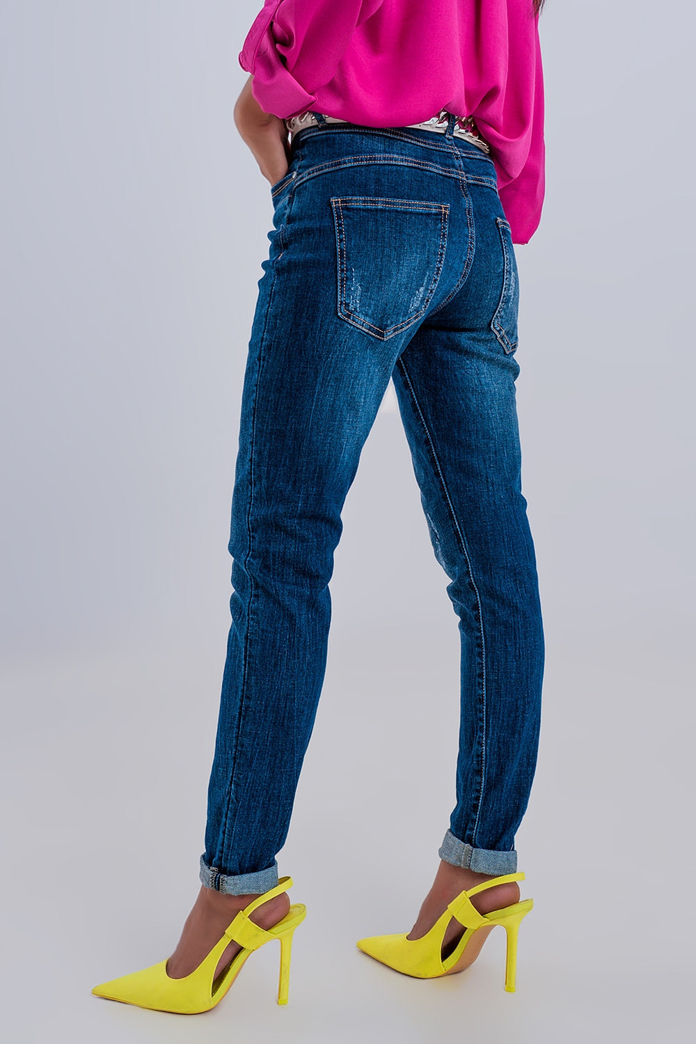 Vaqueros boyfriend azul oscuro rasgados con botones expuestos Q2