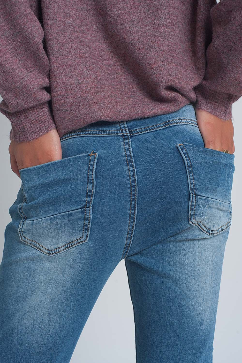 Vaqueros boyfriend de tejido fino con roturas y lavado medio Q2