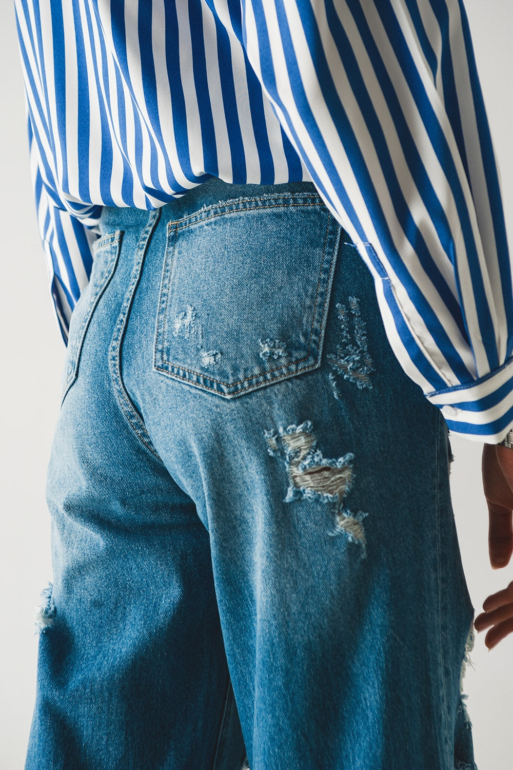 Vaqueros boyfriend desgarrados en azul Q2