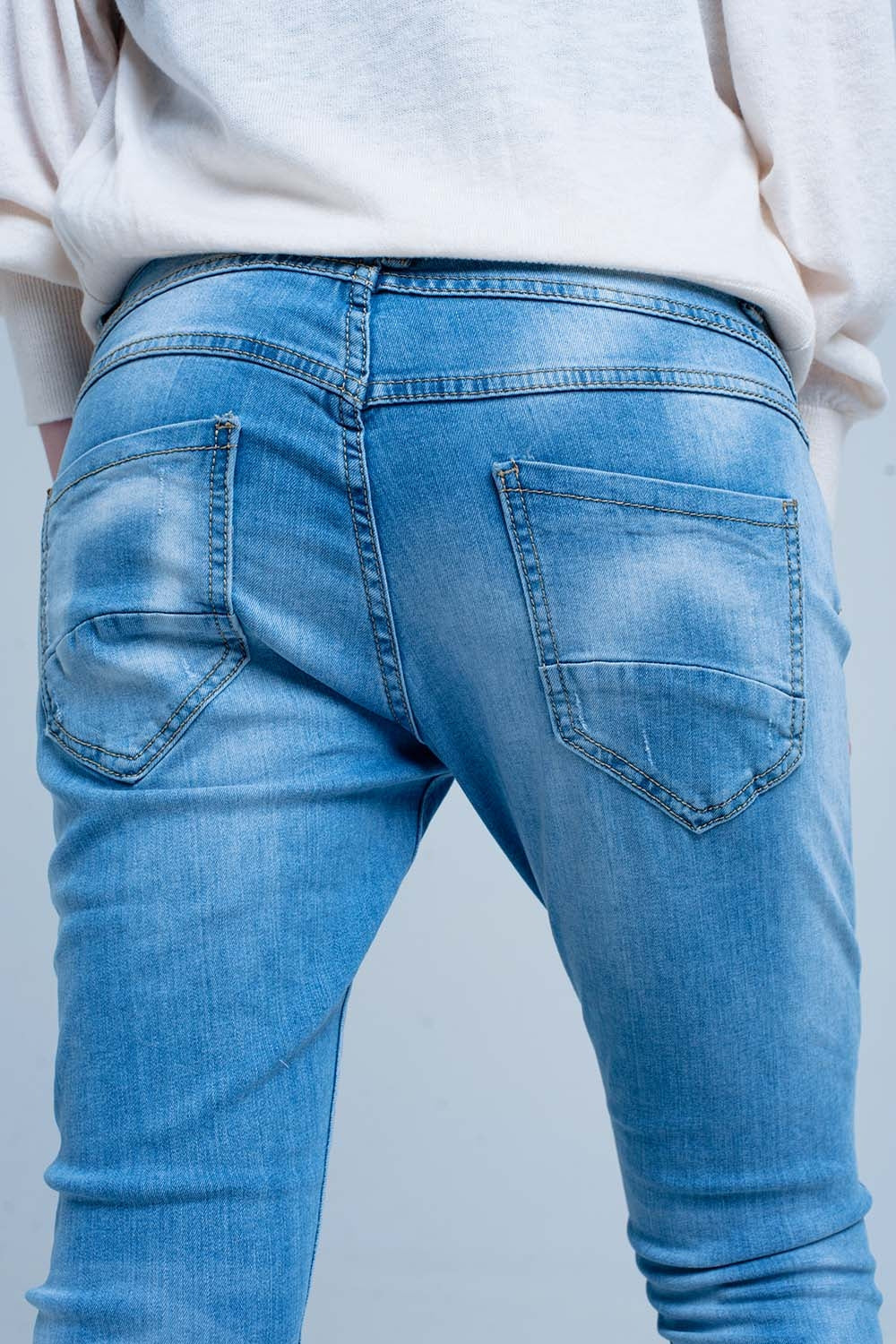 Vaqueros boyfriend rasgados con botones Q2