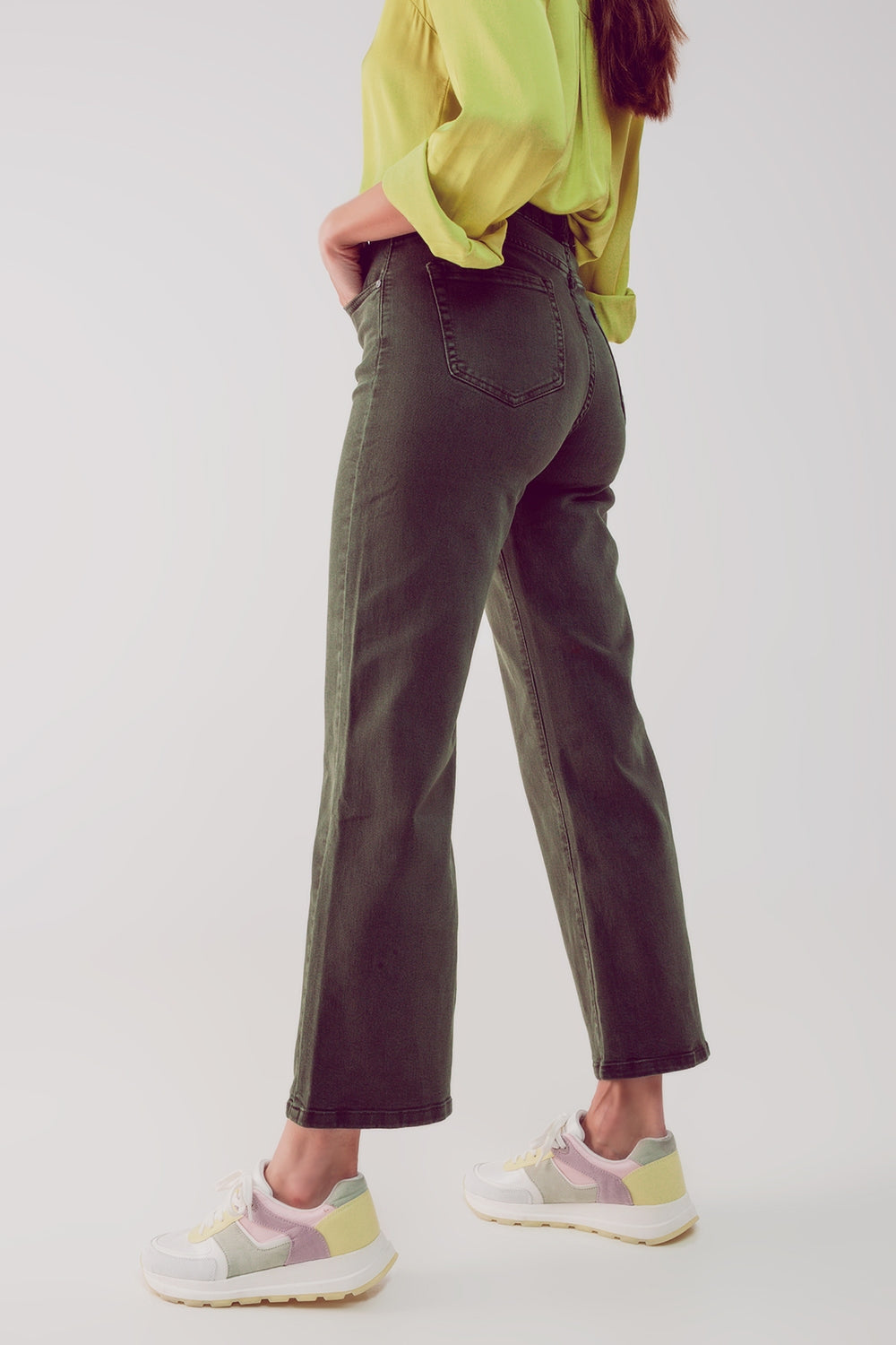 Vaqueros capri color caqui de pernera ancha Q2