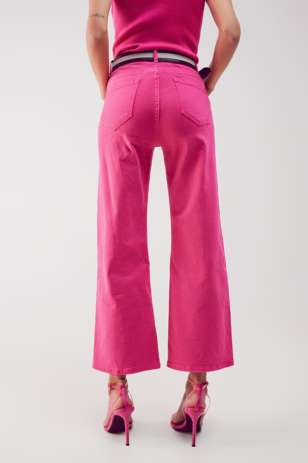 Vaqueros capri color fushia de pernera ancha Q2