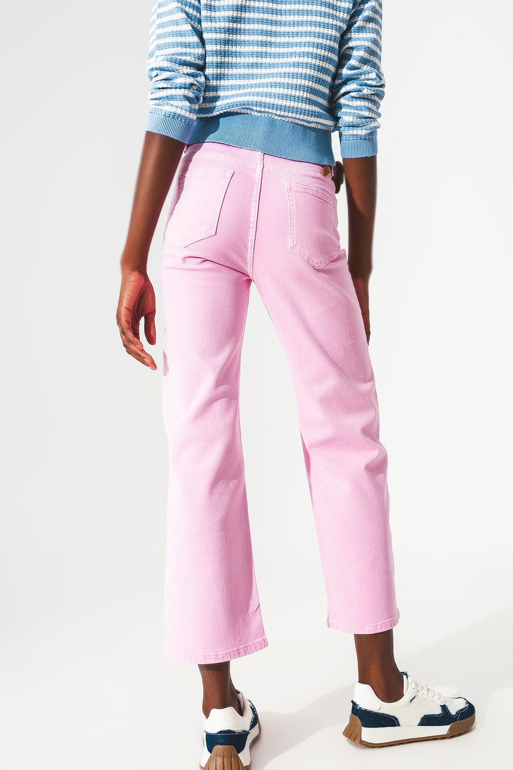Vaqueros capri color rosa chicle de pernera ancha Q2