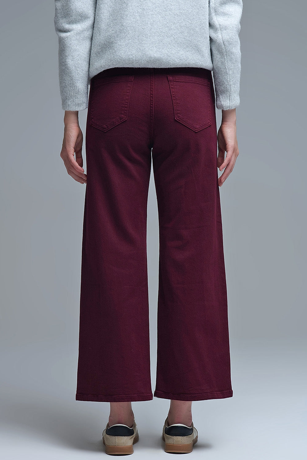 Vaqueros cropped wide leg en burdeos Q2