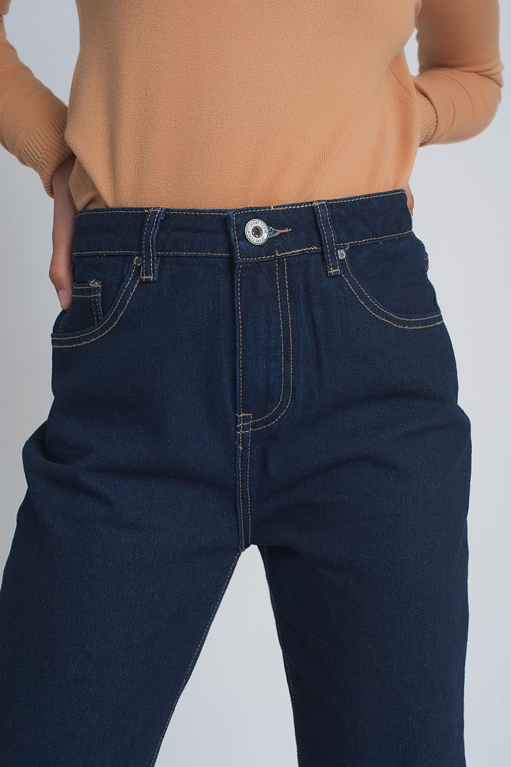 Vaqueros de color azul oscuro de tiro alto y corte recto Q2