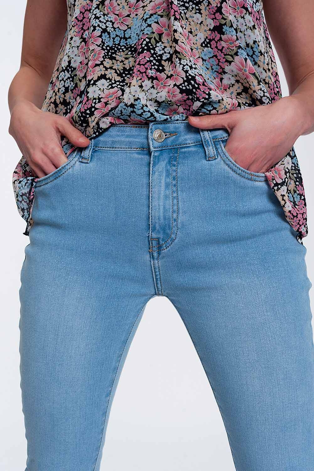 Vaqueros de corte slim y talle alto en diseño bonito con brillo lavado medio Q2