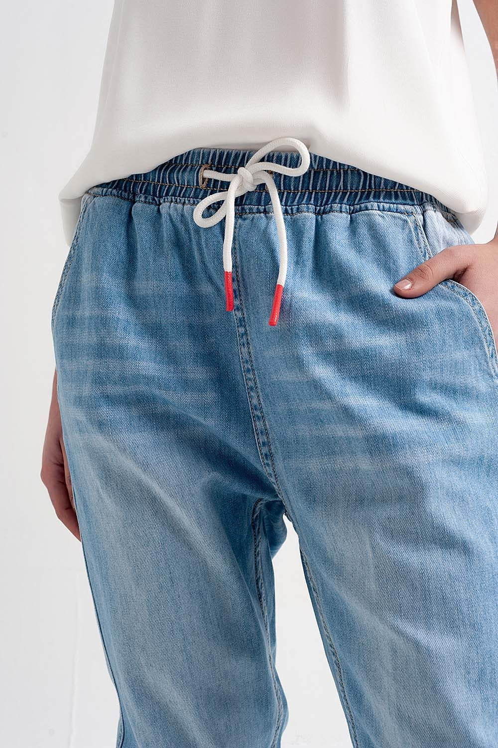 Vaqueros estilo jogger ligeros con lavado medio Q2