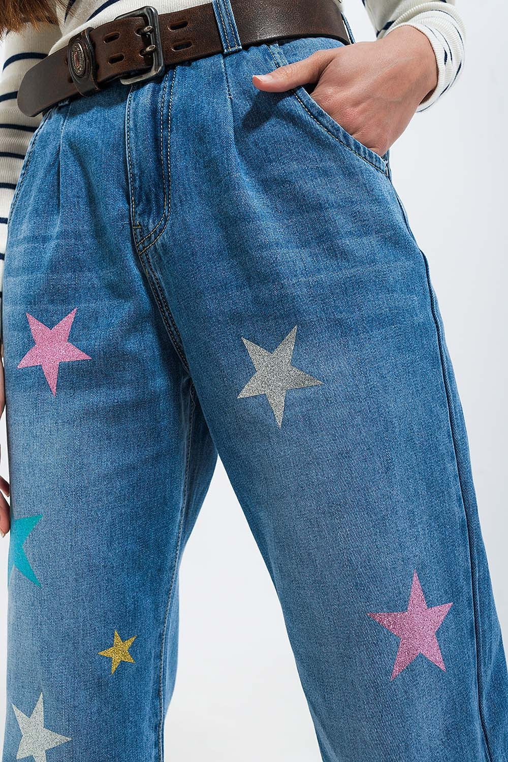 Vaqueros holgados de talle alto con pliegues y estampado de estrellas Q2