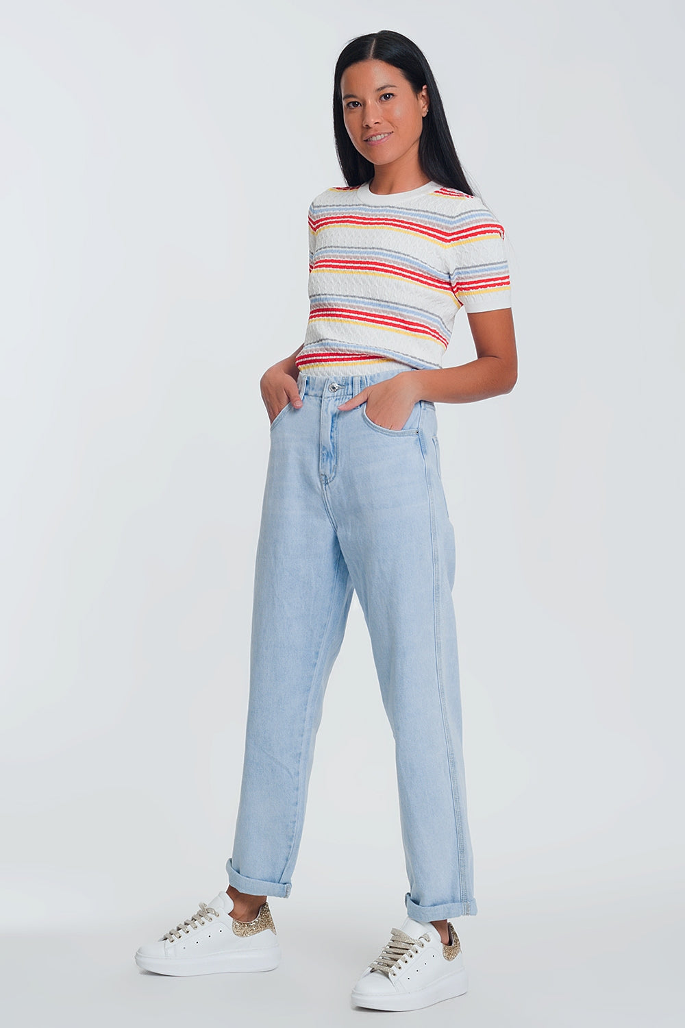 Vaqueros mom de talle alto con azul claro Q2
