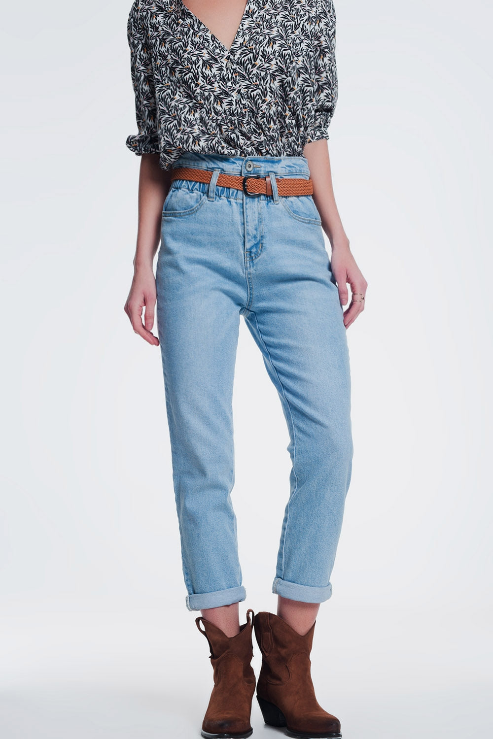 Q2 Vaqueros Mom slim de talle alto con diseño reciclado y lavado vintage medio