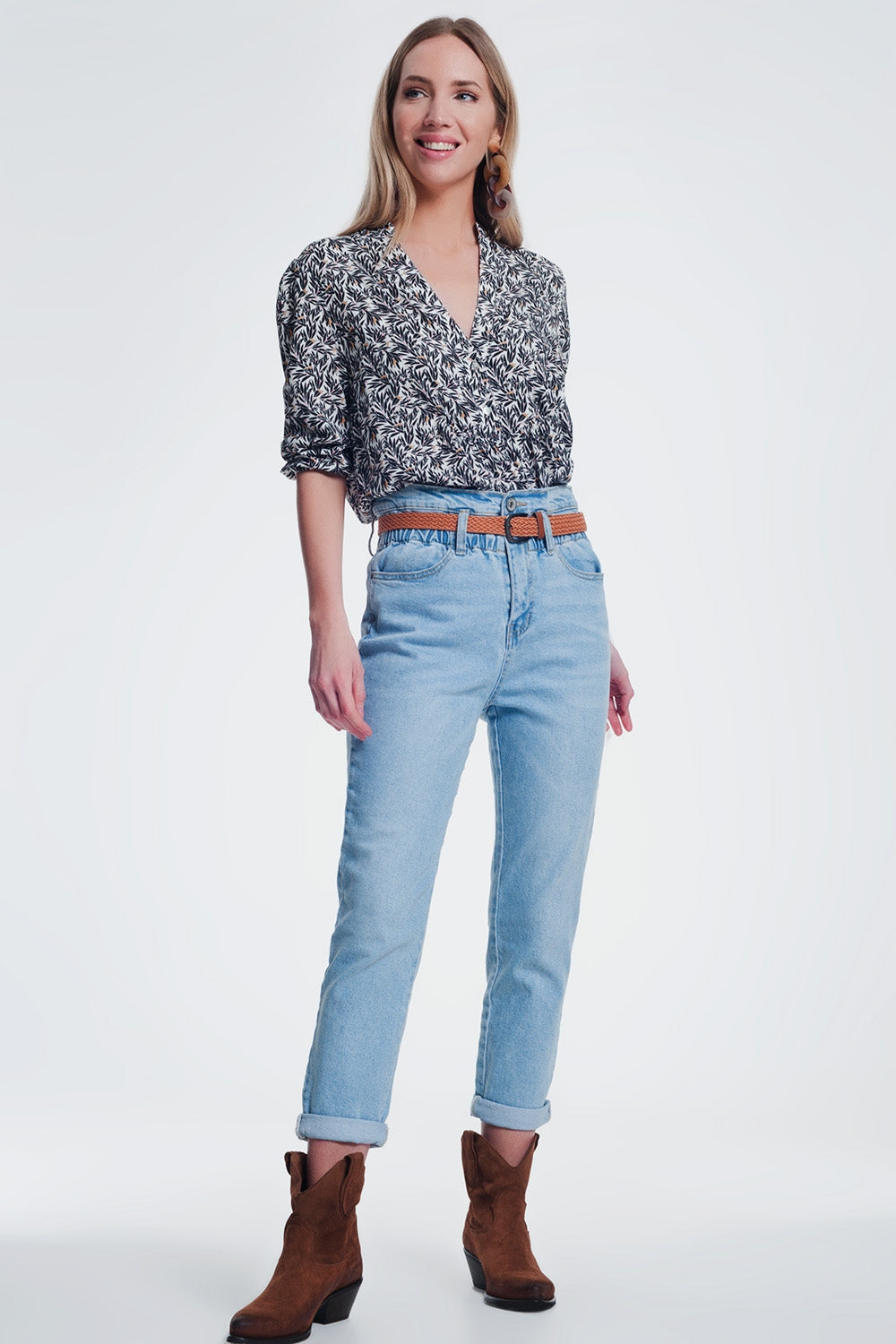 Vaqueros Mom slim de talle alto con diseño reciclado y lavado vintage medio Q2