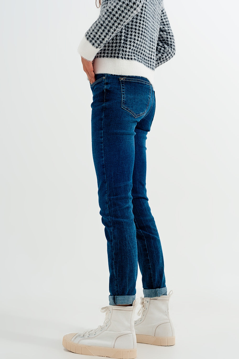 Vaqueros pitillo con lavado azul medio de talle alto Q2