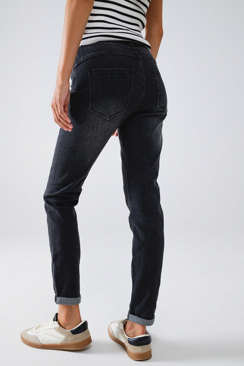 Vaqueros pitillo negros con strass Q2