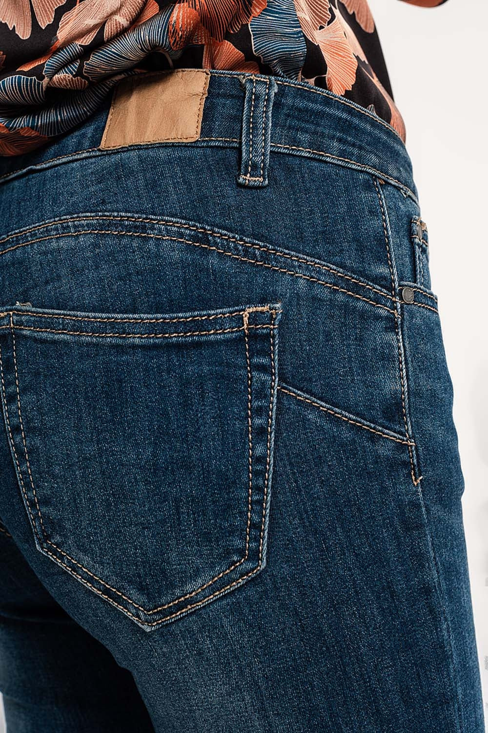 Vaqueros push up azul medio lavados elásticos de corte pitillo Q2
