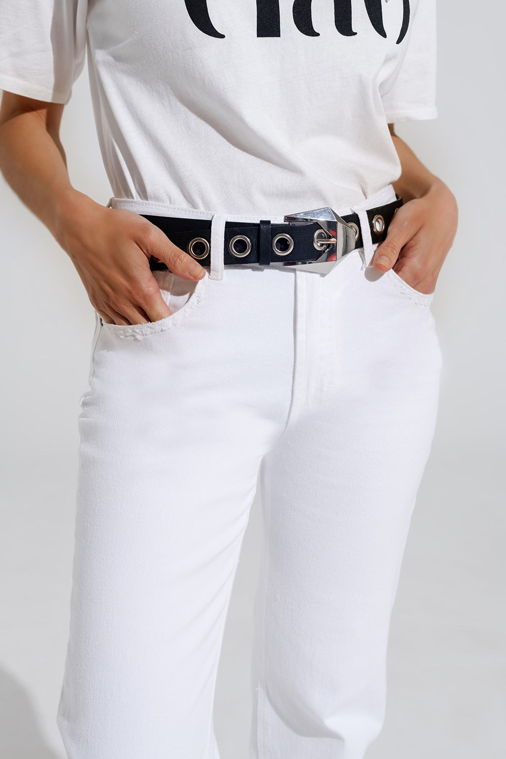 Vaqueros rectos de denim elástico con 5 bolsillos en blanco Q2
