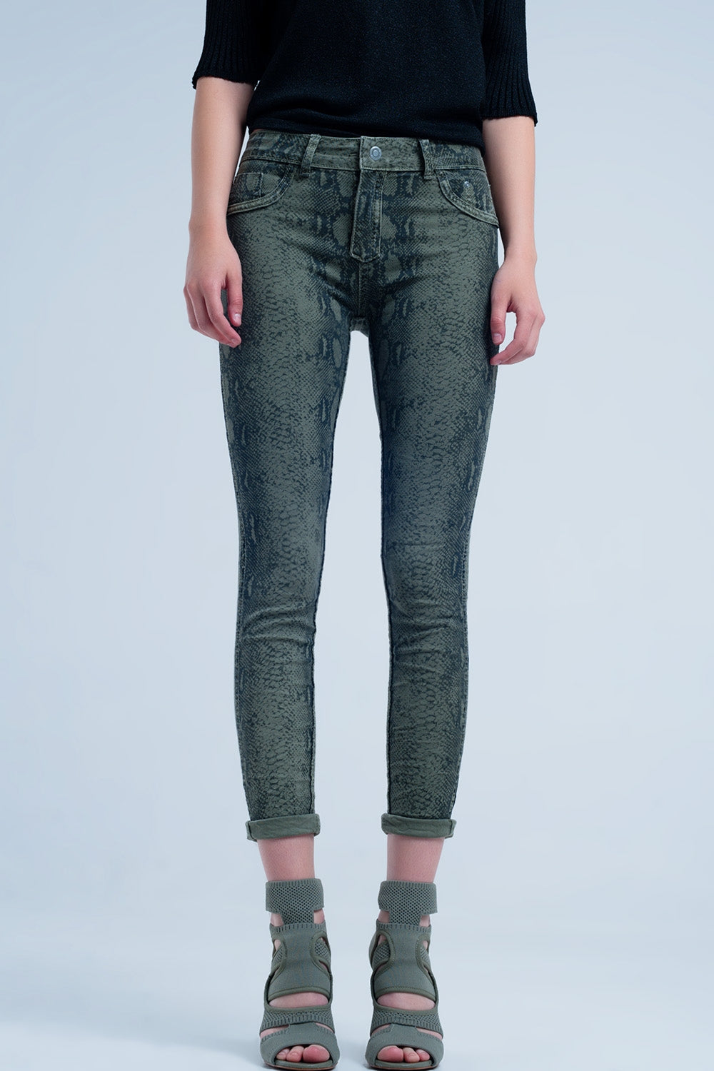 Vaqueros reversibles verdes con estampado de serpiente Q2