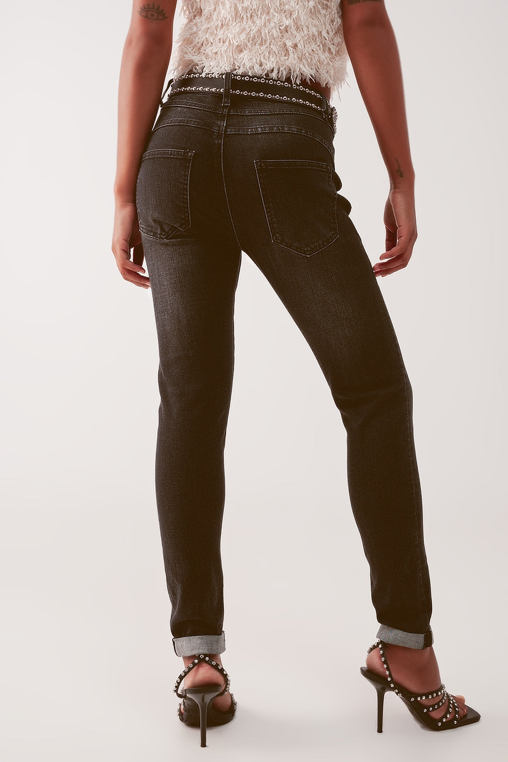 Vaqueros skinny en negro deslavado con cintura alta Q2