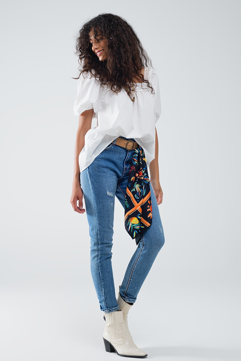 Vaqueros super ajustados en denim elástico con detalles desgastados Q2