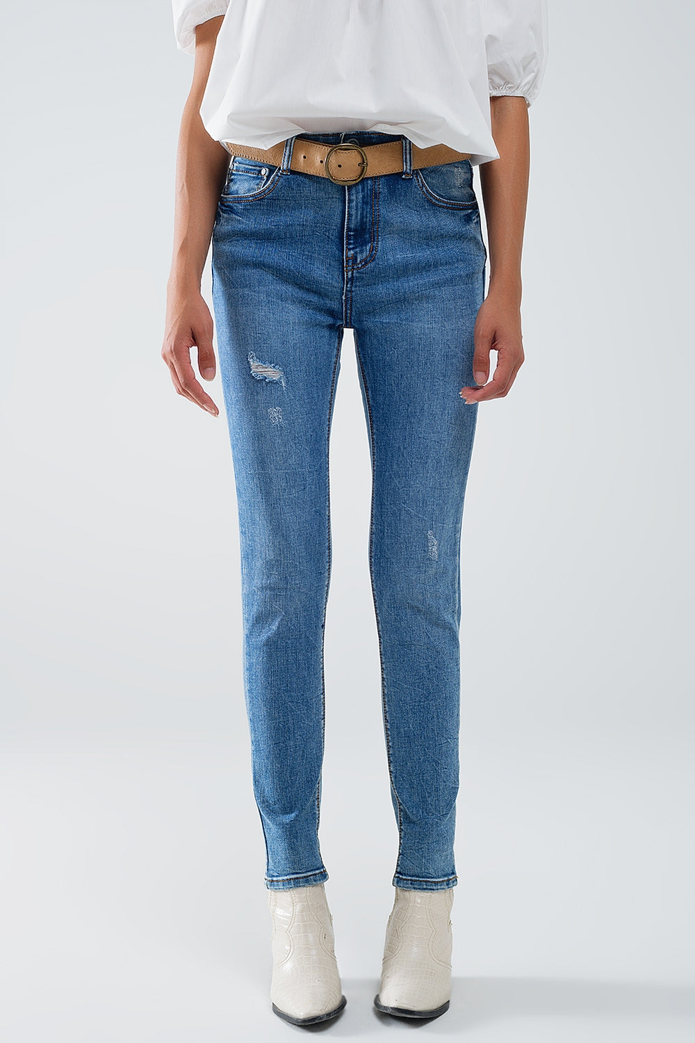 Q2 Vaqueros super ajustados en denim elástico con detalles desgastados