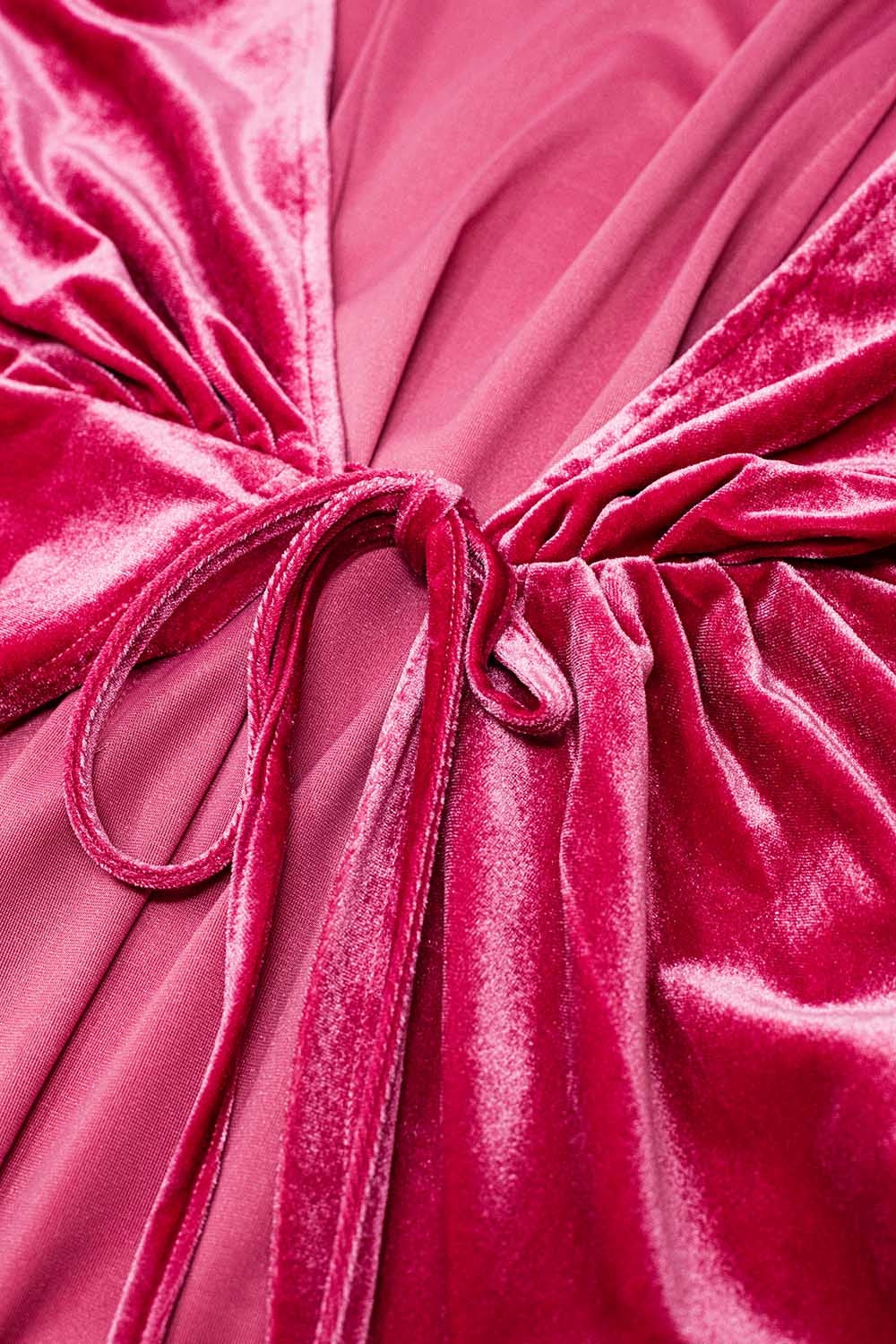 Vestido a capas de terciopelo fucsia con detalle de lazo Q2