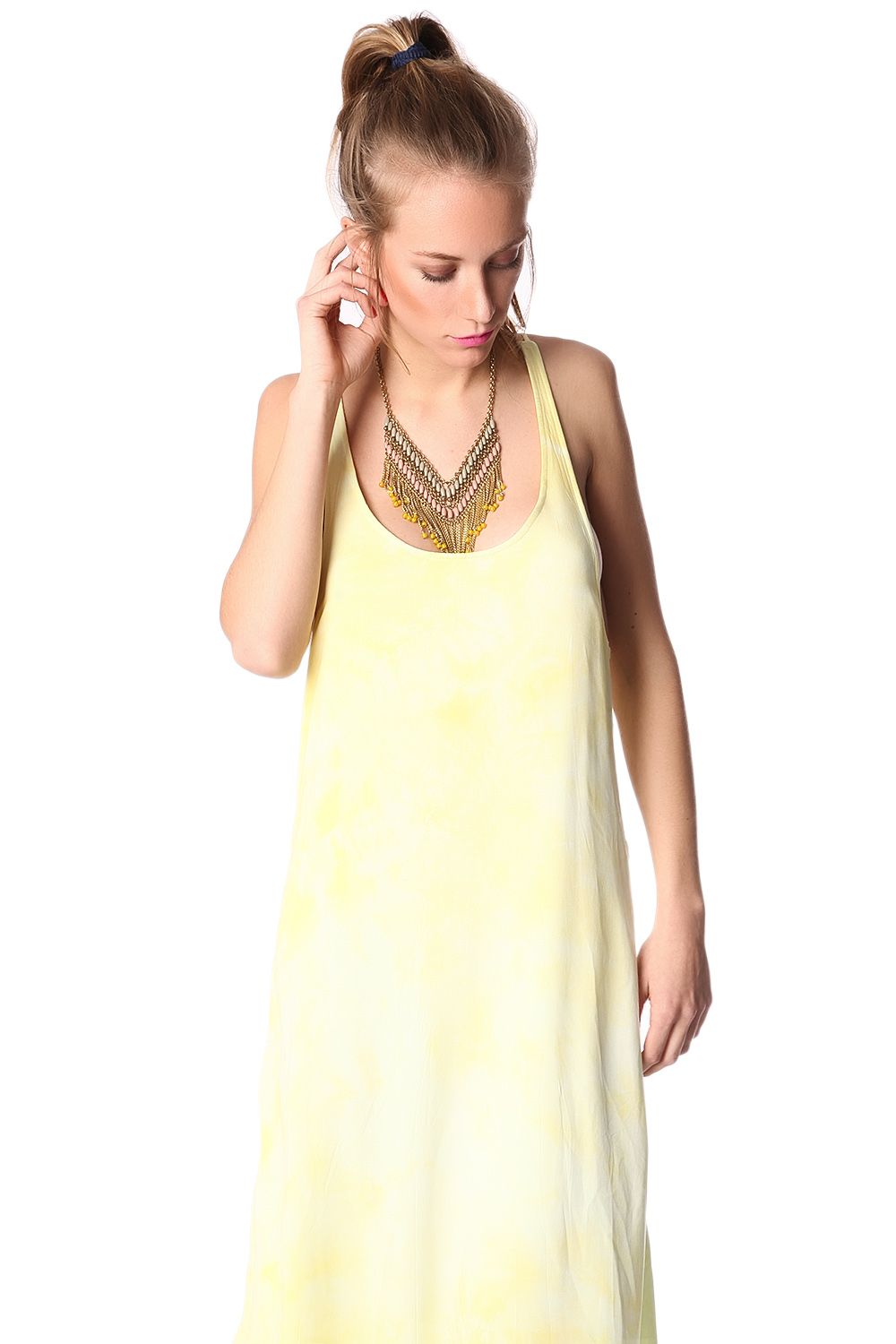 Vestido amarillo con espalda baja y tirantes finos Q2