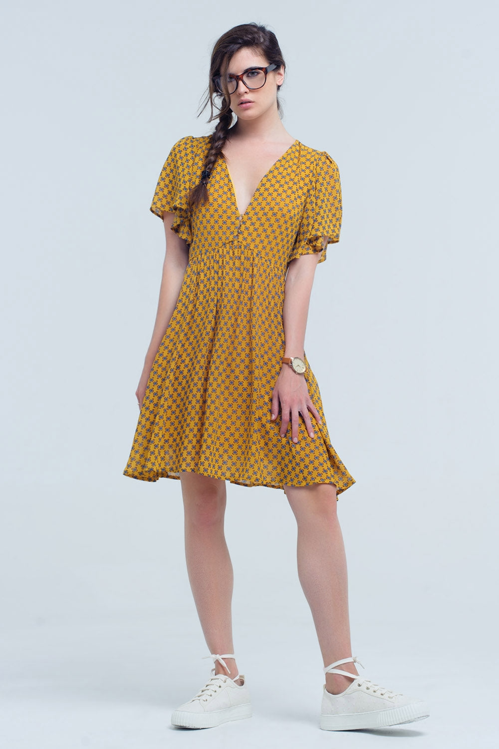 Vestido amarillo con vuelo y estampado geometrico Q2