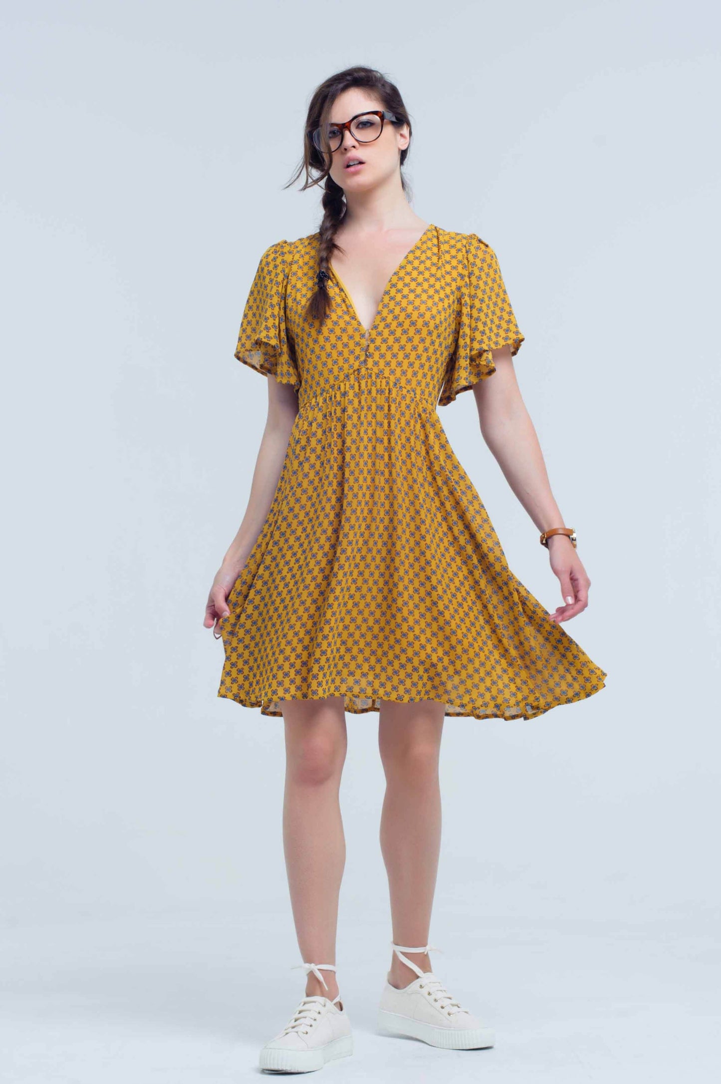 Vestido amarillo con vuelo y estampado geometrico Q2