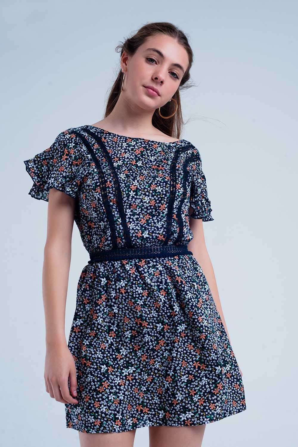 Vestido azul marino con estampado de flores y detalle abierto en la espalda Q2