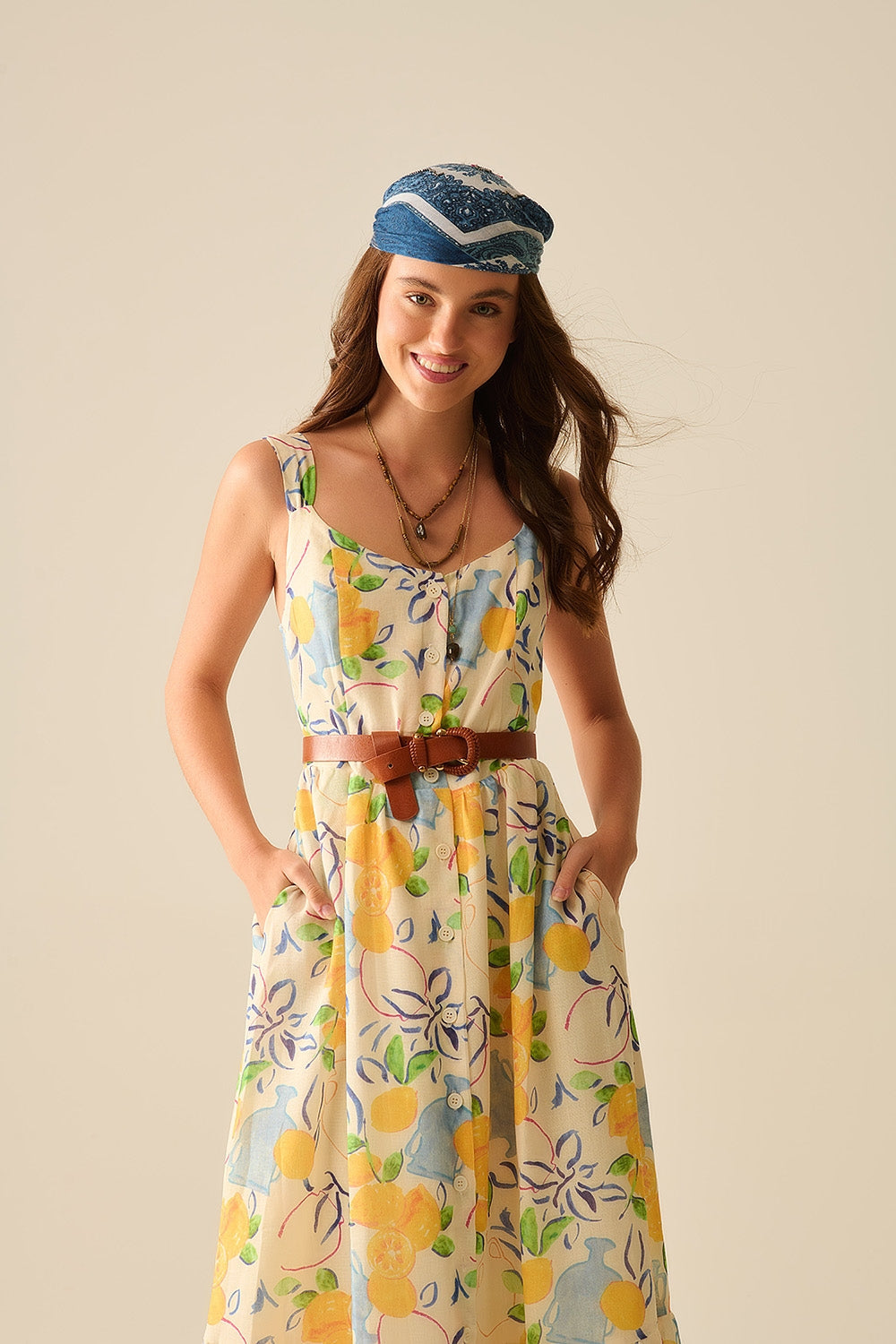 vestido blanco maxi sin tirantes con estampado de limones Q2