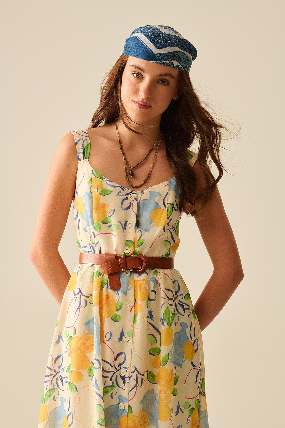 vestido blanco maxi sin tirantes con estampado de limones Q2