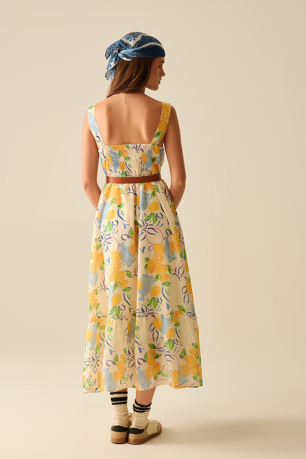 vestido blanco maxi sin tirantes con estampado de limones Q2