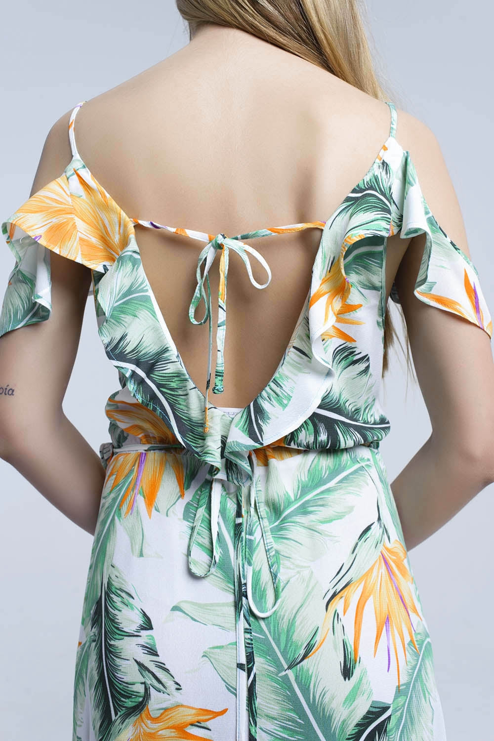 Vestido blanco midi en hojas tropicales Q2