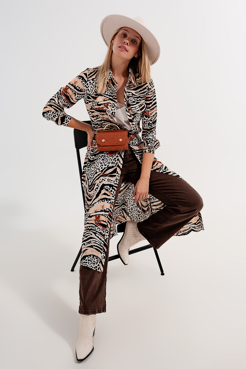 Q2 Vestido camisero beis con estampado animal