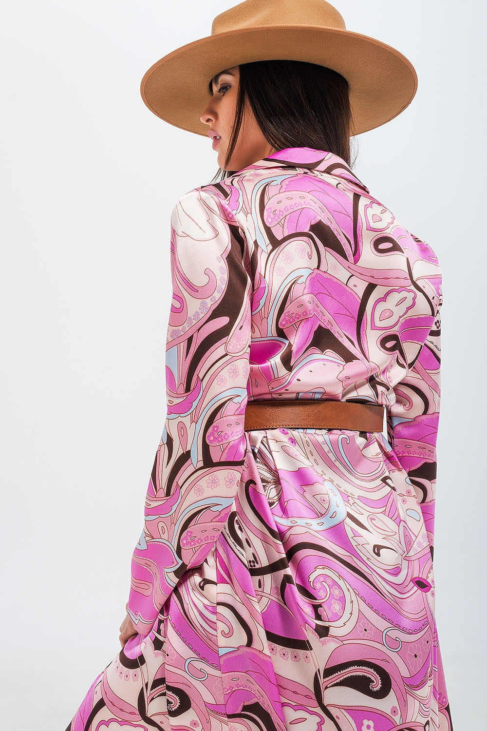 Vestido camisero color rosa con estampado abstracto Q2