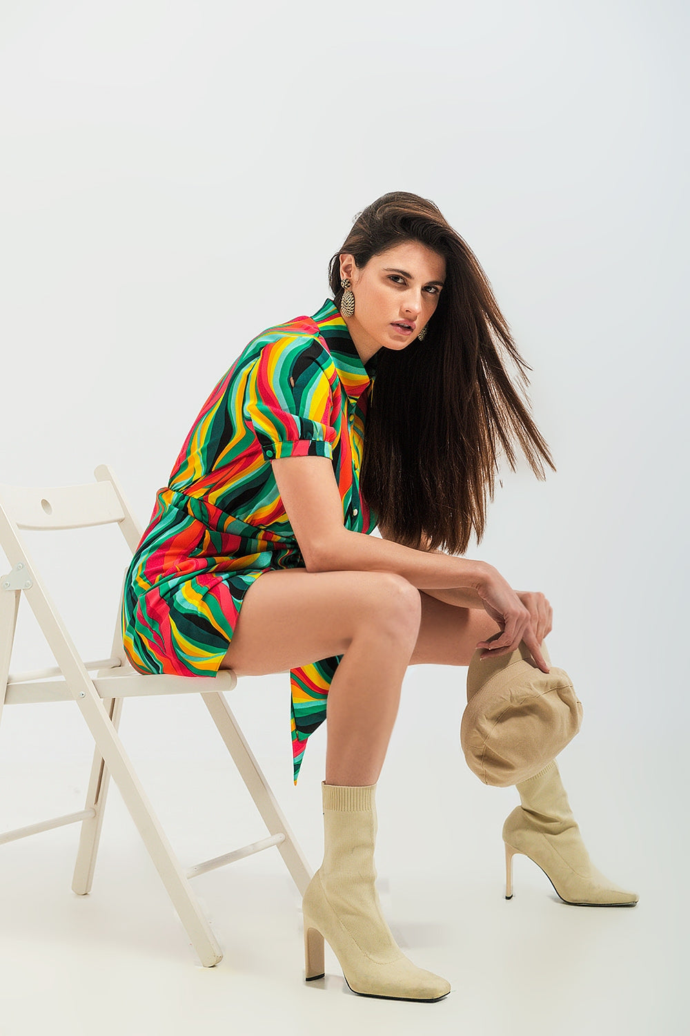 Q2 Vestido camisero corto con diseño cruzado y estampado de remolinos