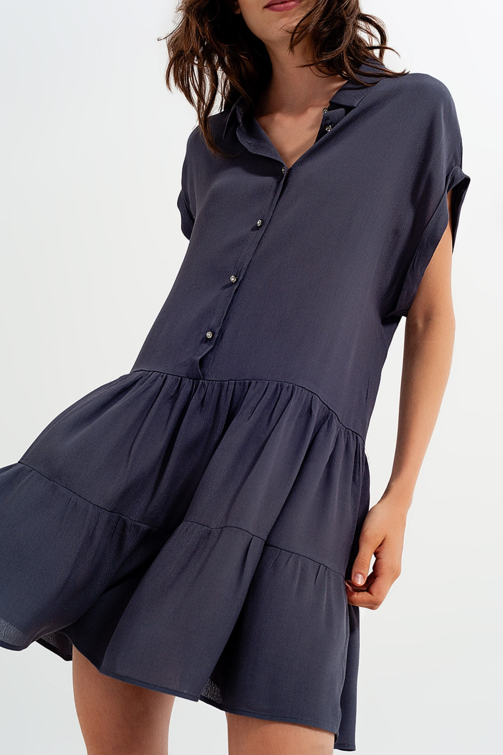 Vestido camisero corto y bajo escalonado gris Q2