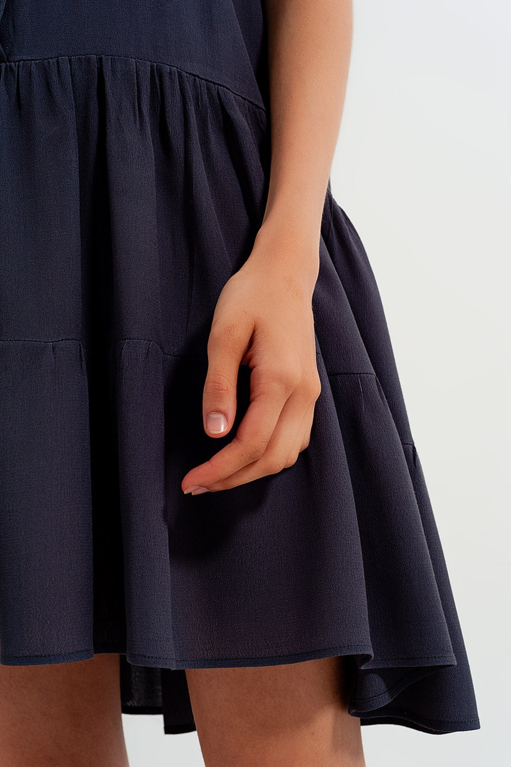 Vestido camisero corto y bajo escalonado gris Q2